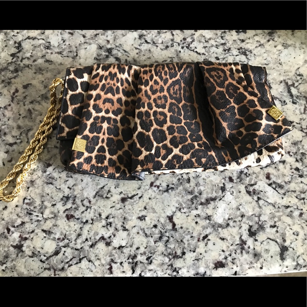 JS Leopard clutch